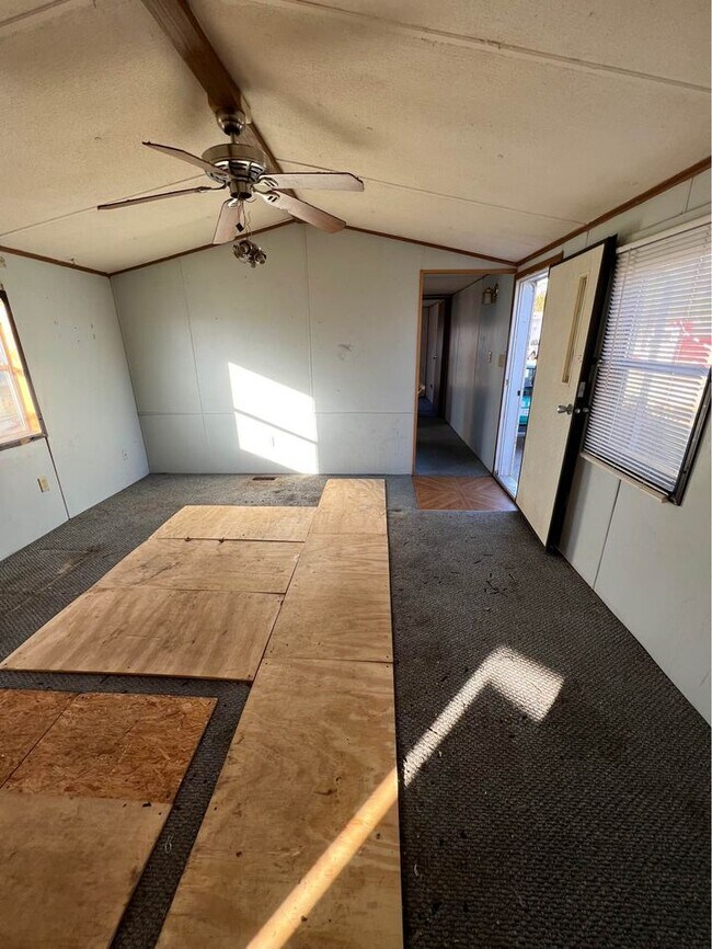 501 W Spring St, Bloomfield, IN 47424 House Rental in Bloomfield, IN