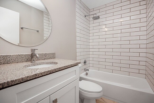 Building Photo - Modern NoDa Duplex Available Today!