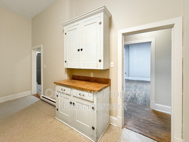 Building Photo - 307 N Vesper St