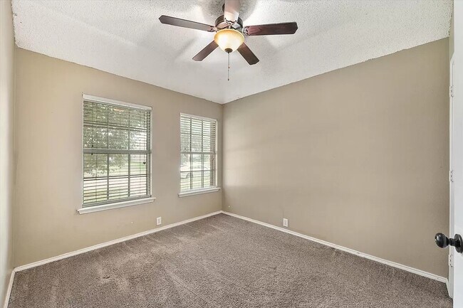 Building Photo - 206 Dorsett Ct