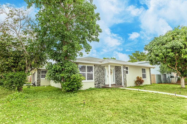 Building Photo - 1518 Lee Ct