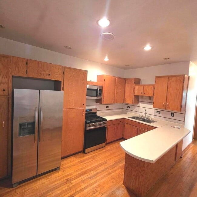 Foto del edificio - 3331 W Pierce Ave