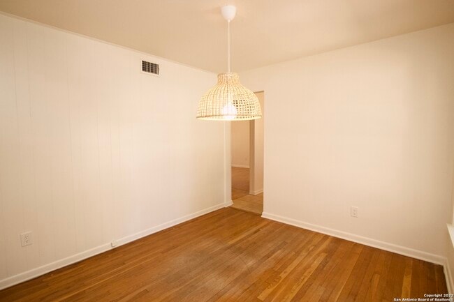 Building Photo - 922 Sumner Dr