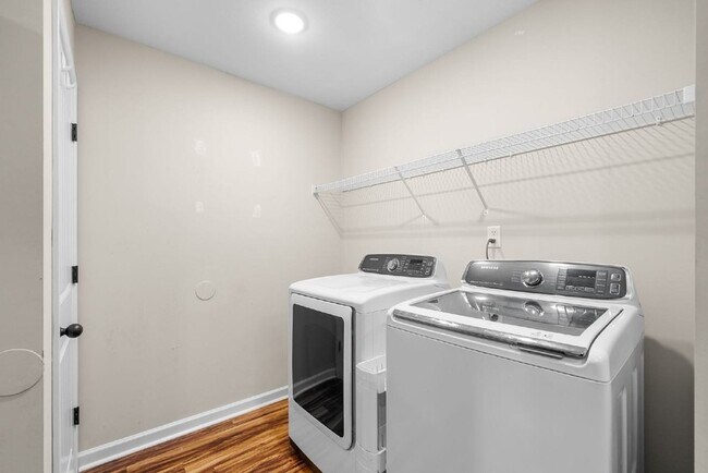 Foto del edificio - 1709 Evans Rd