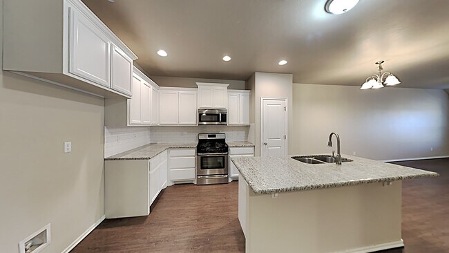 Foto del edificio - Luxury 3 Bedroom 2 Bathroom Duplex in Yukon Schools