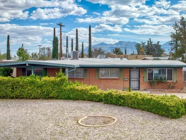 Building Photo - 4 Bedroom Single Family Home in Sierra Vista