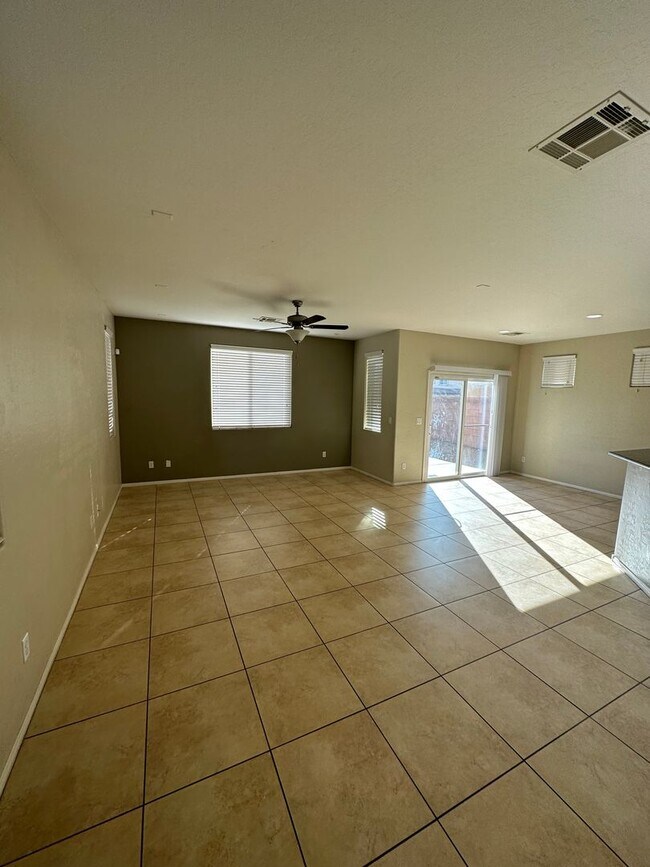 Foto del edificio - 4-Bedroom Gated Mountain’s Edge Home with Loft & Downstairs Bedroom