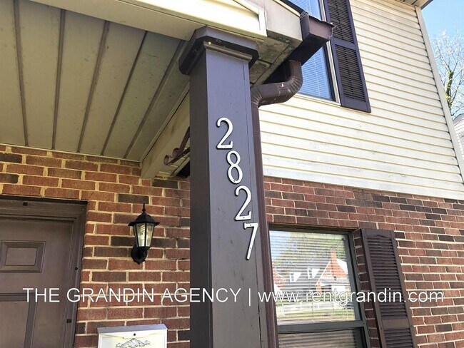 Foto del edificio - 2827 Clarendon Avenue Northwest - 2827