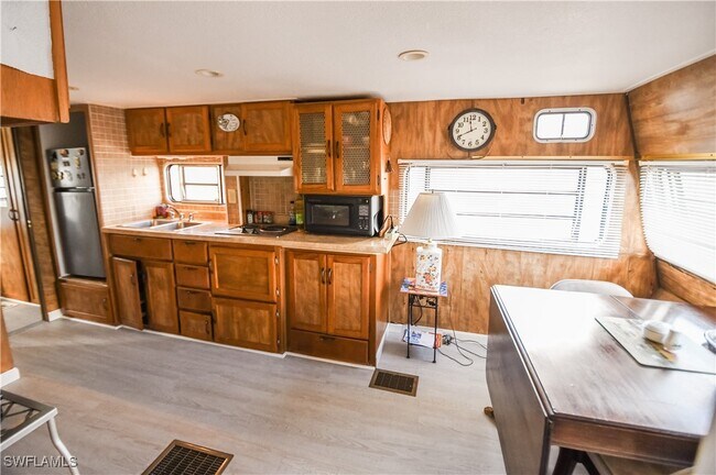 Foto del edificio - 8628 Firwood Dr