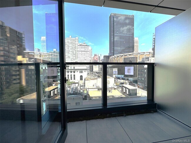 Building Photo - 300 W 30th St