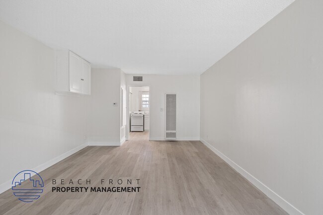 Building Photo - 631, 635 Grevillea Ave.