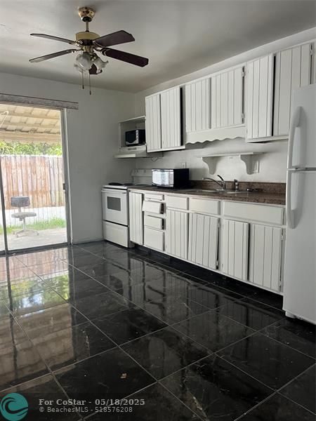 Foto del edificio - 5627 Sheridan St