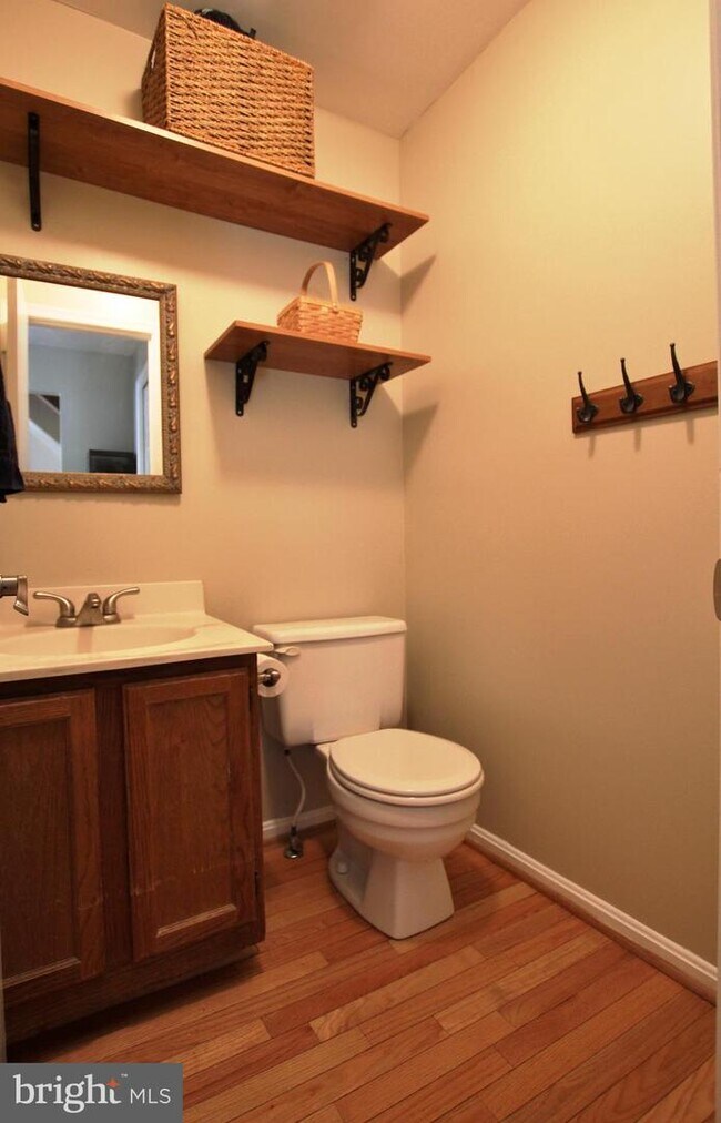 Foto del edificio - 5459 Tillary Ct