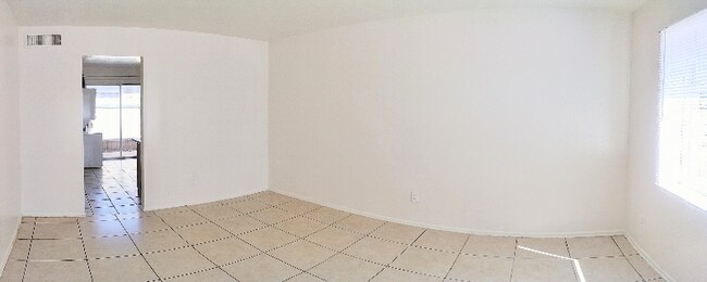 Foto del edificio - 6742 W Palmaire Ave