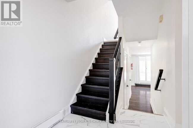 Photo du bâtiment - 445 Stone Church Rd W