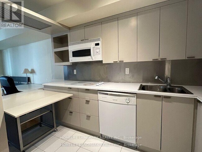 Building Photo - 111 Elizabeth St