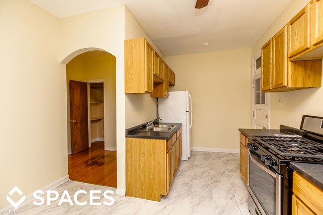 Building Photo - 2 br, 1 bath  - 4025 N Clarendon Ave 1