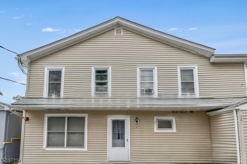 Foto principal - 360 Oak Ridge Rd