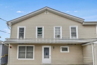Building Photo - 360 Oak Ridge Rd