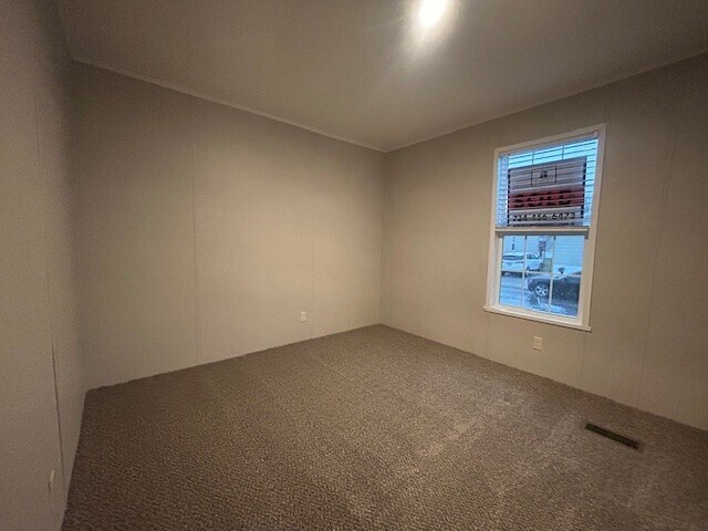 Foto del edificio - 39500 Warren Rd