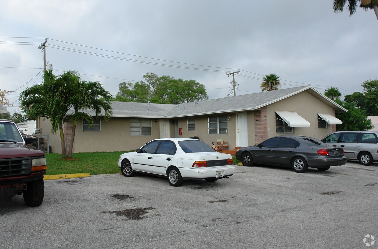 Primary Photo - 106 NE 1st Ave