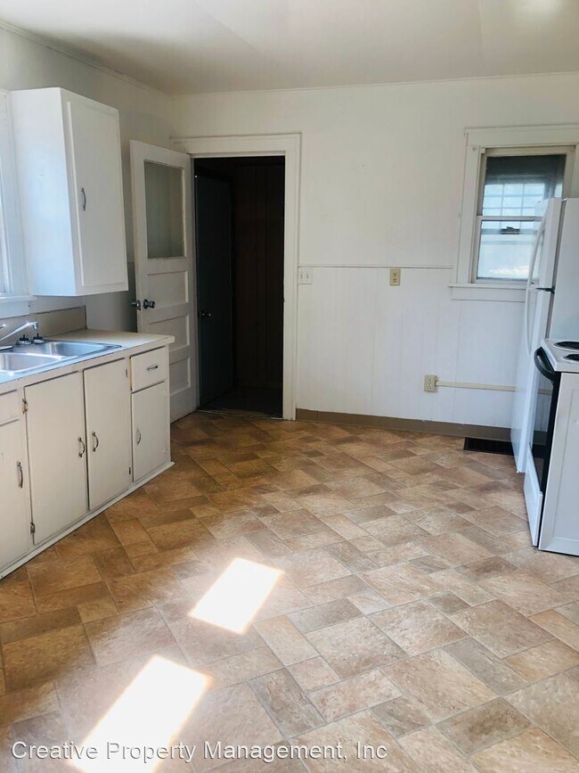 Foto del edificio - 1 br, 1 bath House - 401 23rd St NW