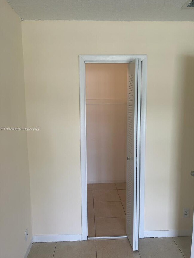 Foto del edificio - 3545 SW 12th Ct