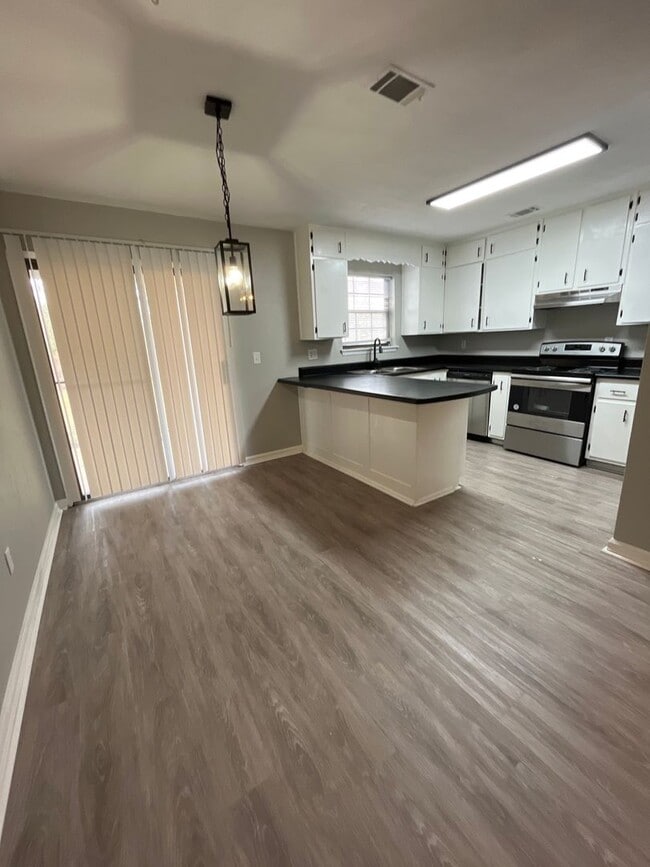 Building Photo - Duplex In Lake Jackson