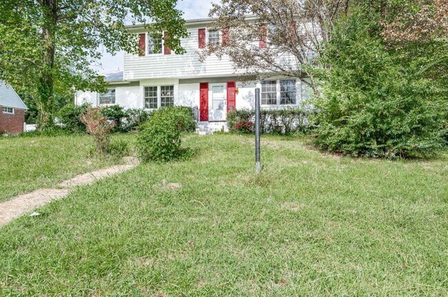 Building Photo - 1330 Westridge Rd