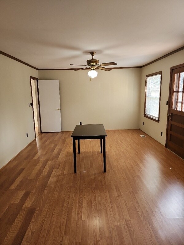 Building Photo - 204 Leach Cir