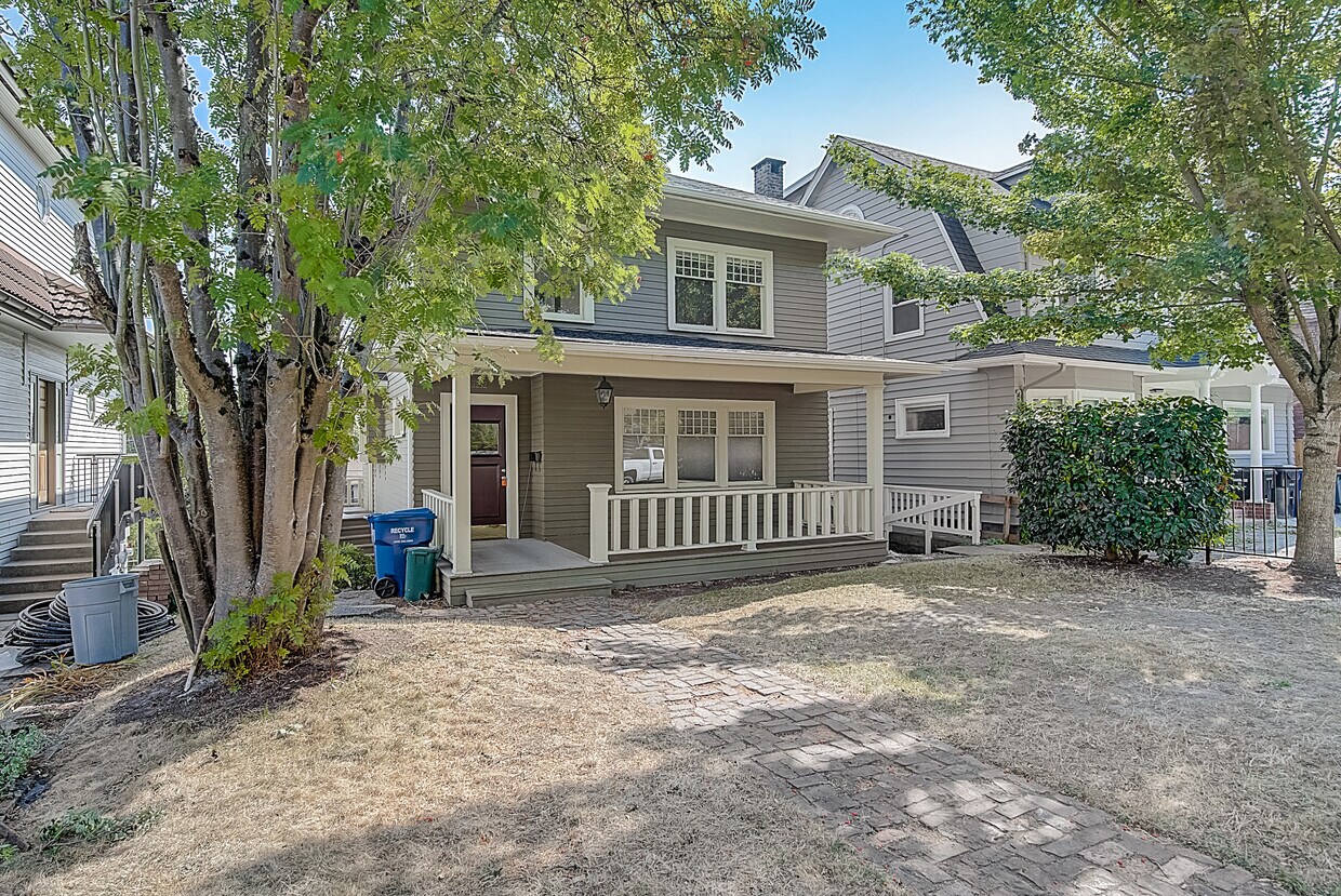 Primary Photo - 5252 19th Ave NE