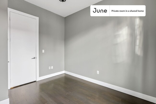 Building Photo - Private bedroom in 4 bed/2 bath Home