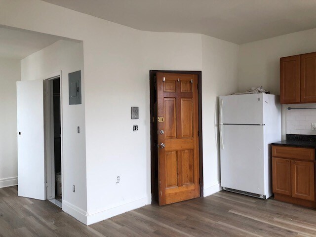 Building Photo - 414 47th St