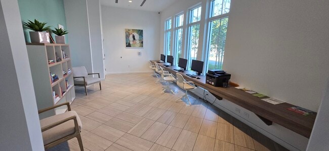 Building Photo - Father Marquess - Barry Apartments