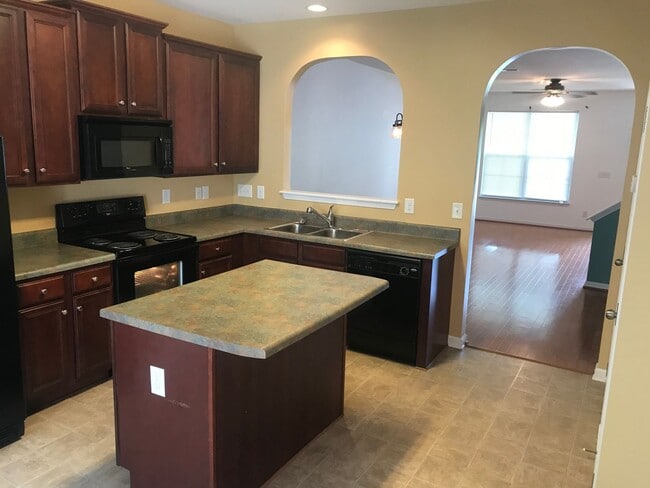Building Photo - **Charming 2/2.5 Burlington Townhome**