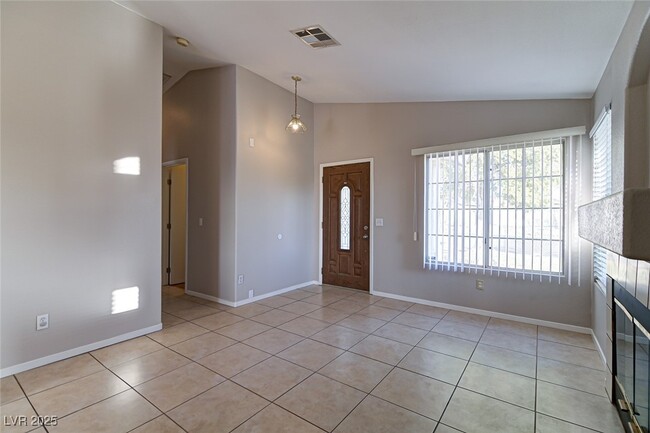 Foto del edificio - 2365 Grove Leaf St