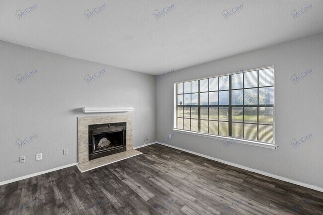 Building Photo - 600 Starlinda Ct