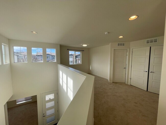 Foto del edificio - Perfect Location and Perfect Condition!