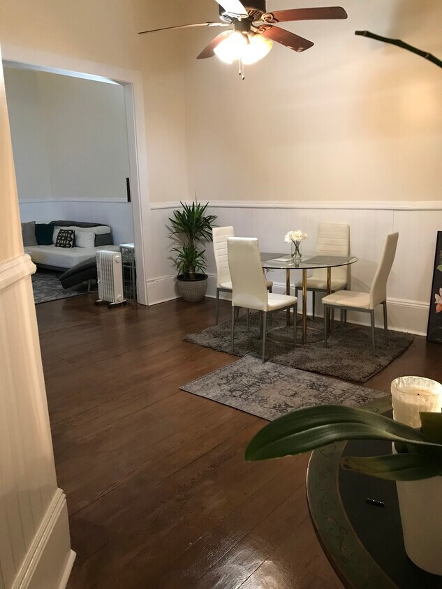 Foto principal - 210 W Oak St
