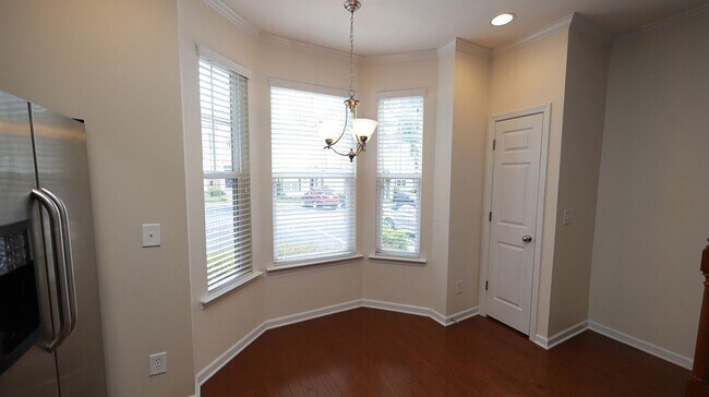Building Photo - End Unit Townhome in Highland Creek Community!