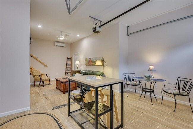 Foto del edificio - 651 Oak Meadow Ln