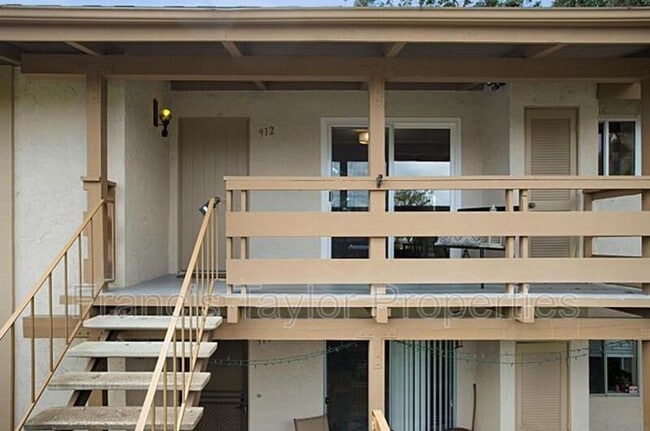 Building Photo - 912 Knoll Vista Dr