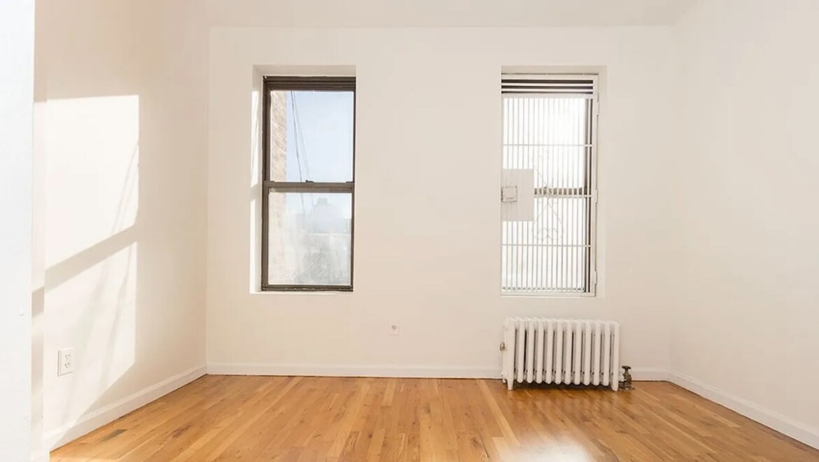 Primary Photo - 236 E 83rd St