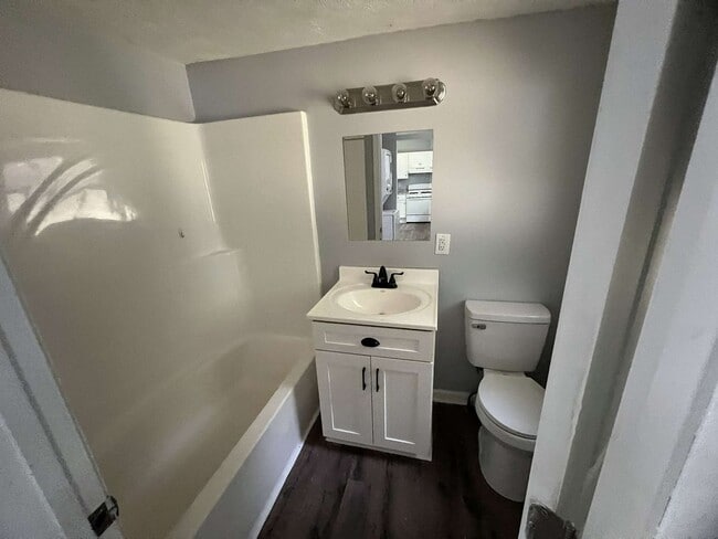 Foto del edificio - 2 Bed | 1 Bath | Spacious Backyard