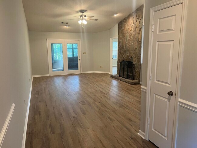 Building Photo - 341 Somerset Dr