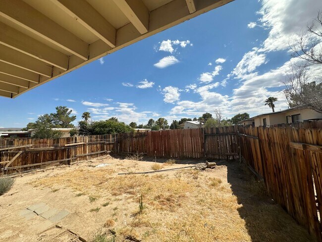 Building Photo - Serene Living with a Detached Garage and E...