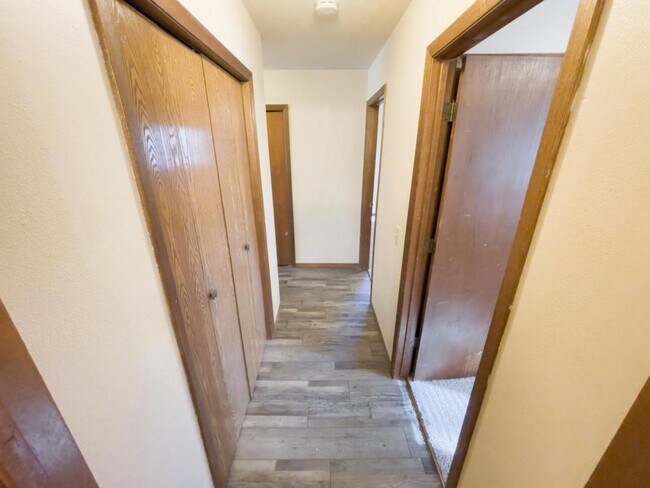 Building Photo - 9 North Wickham Unit 1
