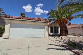 Building Photo - 994 Trackers Glen Ave