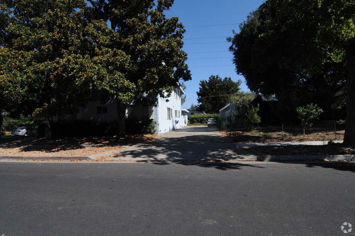 Foto del edificio - 212 Carlton Ave