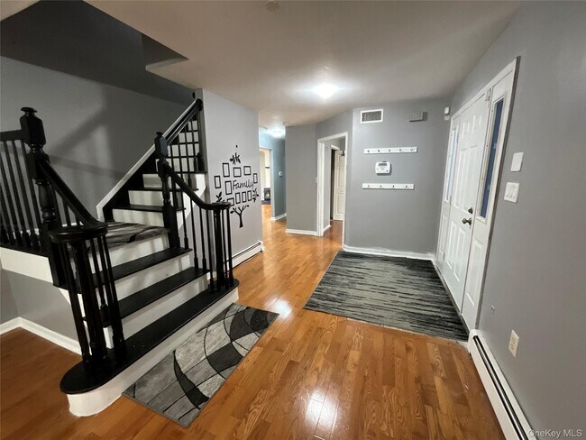 Building Photo - 22 Dogwood Dr